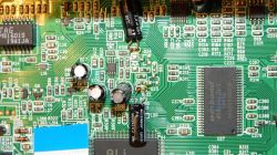 Czy warto kupić tuner TechniSat Digitradio 143 do kolumn Grundiga i Panasonica?