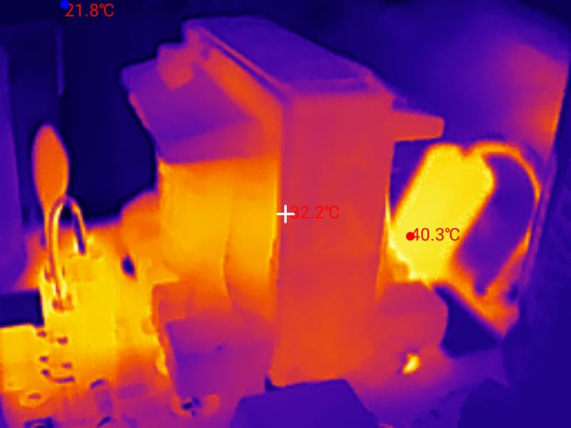 Thermal image of set-top box interior showing heat spots up to 40.3°C