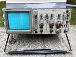 [Sprzedam] Tektronix 2235 100MHz – sprawność podstawowych funkcji, brak sond, nieznana kalibracja