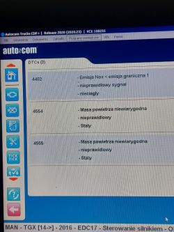 Zrzut ekranu z diagnostycznego oprogramowania Autocom Trucks, pokazujący kody błędów dla pojazdu MAN TGX.