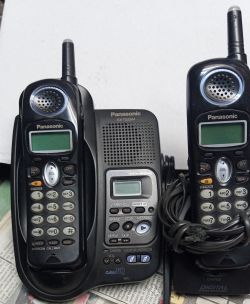 [Uszkodzony] Telefon stacjonarny Panasonic + 2 słuchawki + sekretarka, 30 zł