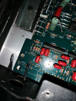 Wzmacniacz bga250 - dolutowanie zerwanego kabla kanalu prawego do płyty głównej