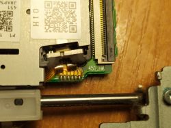 Sony PS3 super slim - Działanie optyki i wrzeciona przy odczycie płyty Blu-ray/DVD