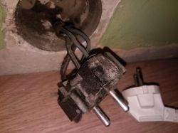Jak podłączyć kable przy zmianie z podwójnego na pojedyncze gniazdko?