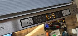 Błąd Er5 na panelu zmywarki Beko DIN 6830 FX30 Panel zmywarki Beko pokazujący błąd Er5 na wyświetlaczu LED