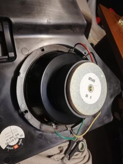 Podłączenie subwoofera do radia lub do głośników