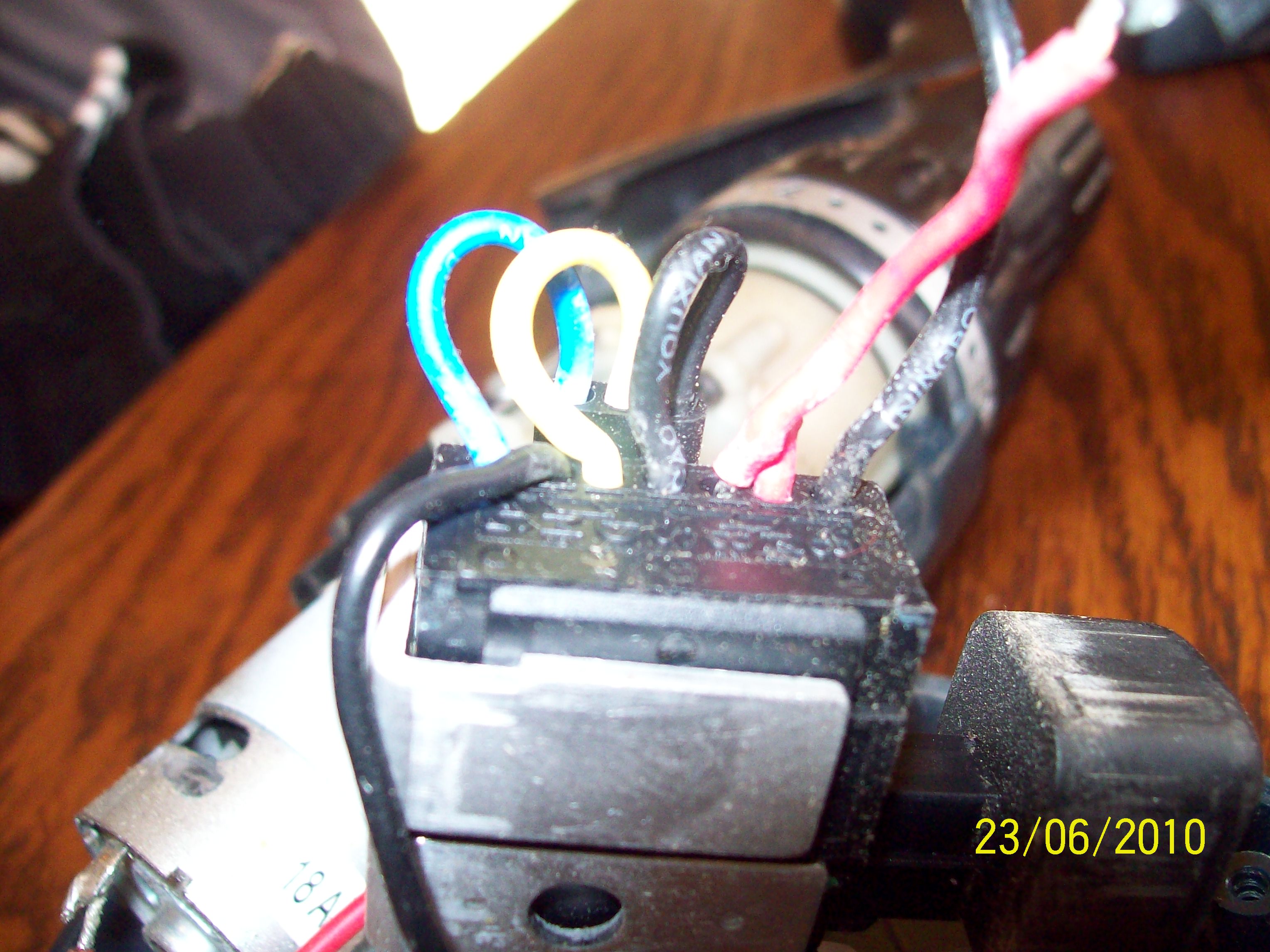 Jak podłączyć włącznik w wiertarko-wkrętarce Einhell?