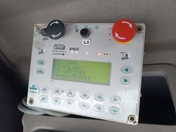 Panel sterowania w śmieciarce marki Semat z wyświetlaczem LCD.