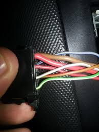 Jak podłączyć kable w radiu 7010b do VW Lupo 3l 2001?