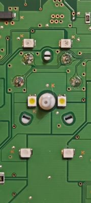 Prędkościomierz zaczyna od 40 km/h po odpaleniu - co steruje silniczkiem?