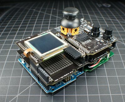 Game Boy open source, podstawą jest arduino.