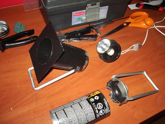 Mini PAR domowym sposobem z żarówką halogen. w oprawie GU-10 Mini PAR domowym sposobem z żarówką halogen. w oprawie GU-10