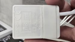 Biały sterownik ETS EK-04 z oznaczeniami CE, IP44 i 8 programami w dłoni.