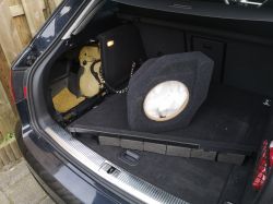 Audi a4 k8 kombi - Podłączenie wzmacniacza do subwoofer a