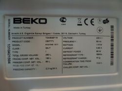 Tabliczka znamionowa lodówki Beko K54270HB z danymi technicznymi w języku angielskim