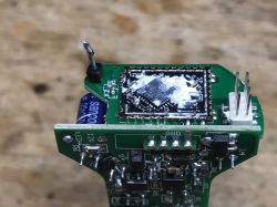 Yeelight GU10 Smart Bulb W1 350lm YLDP004-A - wnętrze, moduł WiFi