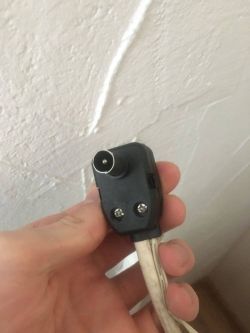 Zasilanie anteny DVB-T (z dekodera działa ok, z zasilacza nie)