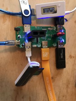 Tani 7-portowy HUB USB 2.0 - test z 7 urządzeniami, teardown, wnętrze Tani 7-portowy HUB USB 2.0 - test z 7 urządzeniami, teardown, wnętrze