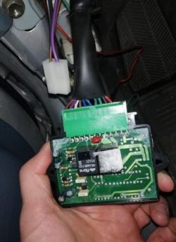 Yaris 1 2001 r - Yaris 1 - centralny zamek, siłowniki master - co to może być...