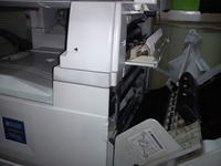 Ricoh 1045 -z pieca kartki wyrzuca złą drogą transportu na półkę.