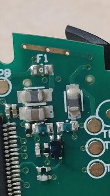 [Rozwiązano] Identyfikacja układu SMD D (F1) w adapterze Microsoft Xbox ...