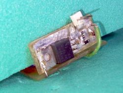 Całkiem prymitywny hot-plug system ;) czyli zwyczajny soft start na 12V. Całkiem prymitywny hot-plug system ;) czyli zwyczajny soft start na 12V.