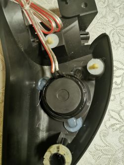 Jak podłączyć system audio w Golfie 5?