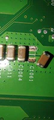 Xbox one X - Wlacza się i wyłącza (problem z kondensatorem ceramicznym)