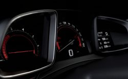 Gdzie znajduje się obrotomierz w Citroen DS5 2.0 HDi hybryda na desce zegarów?