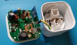 Interior of Smart Plug RMC021 Exposed Smart plug with open casing, revealing internal components and PCB.
