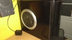 Jak poprawić chłodzenie AMD Radeon HD 5850 w obudowie z ograniczoną przestrzenią?