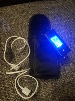 Powerbank własnej konstrukcji z miejscem na kable Powerbank własnej konstrukcji z miejscem na kable