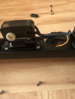 Co oznacza błąd E1 w rowerze stacjonarnym Adidas C-16?