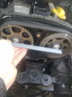 Vectra C 1.8 z18xe - Szarpanie na wolnych obrotach - przestawiony rozrząd?