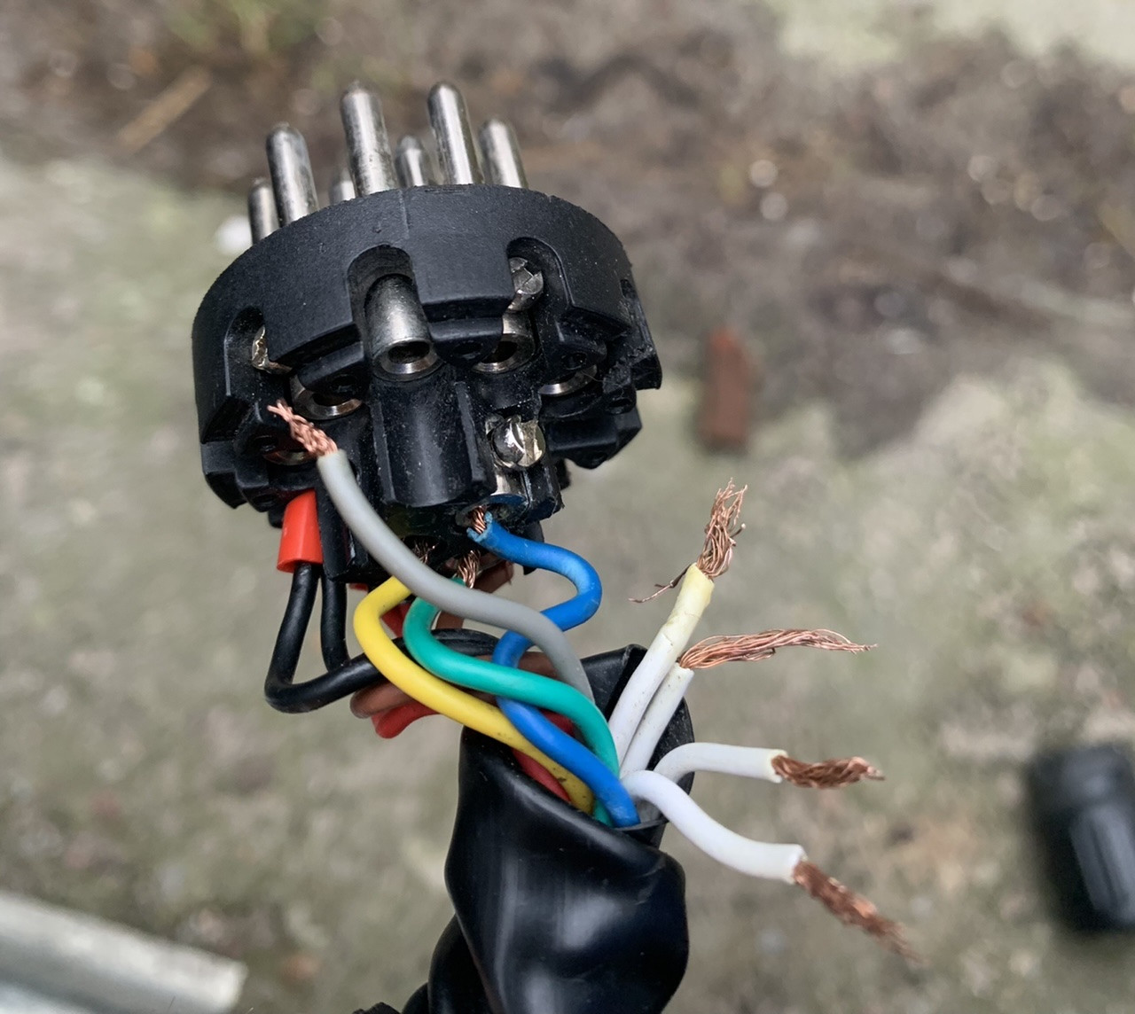 Wiring Diagram for 13Pin Trailer Socket Connection (Germany) 2