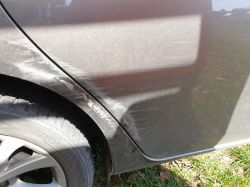 Niebieski nalot po zaprawce na nadkole - czy sam zejdzie czy trzeba poprawić polerowanie?