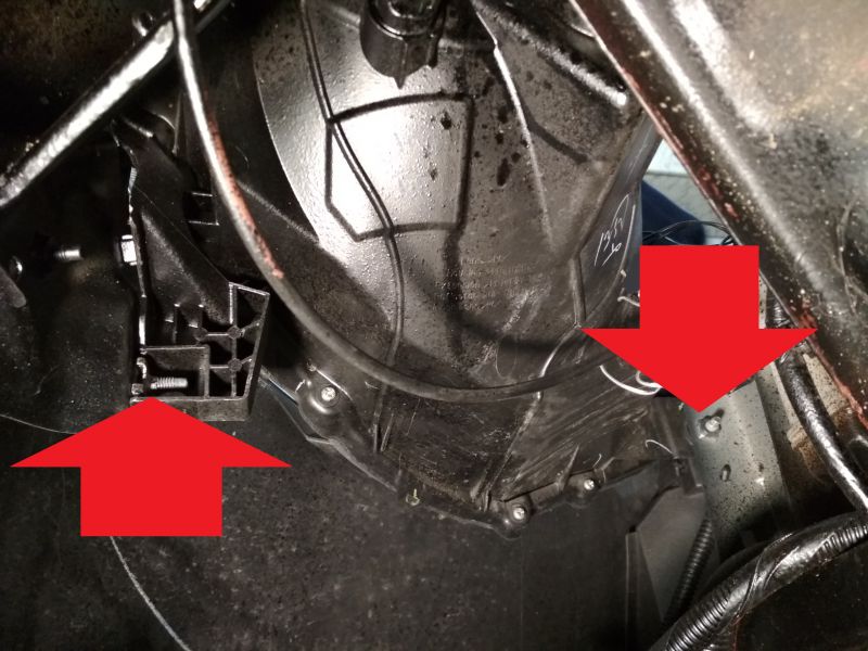 Montaż przednich świateł przeciwmgielnych w Nissanie Micra K13