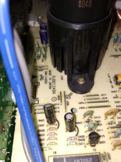 Wnętrze wzmacniacza Technics SU-V660 Wnętrze wzmacniacza Technics SU-V660