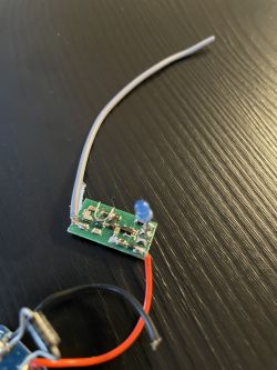 Lokalizator? Znalazłem dziwne urządzenie namierzające.