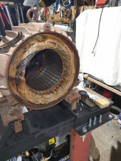 Model silnika trójfazowego: brak tabliczki znamionowej, 52 kg, 36 żłobków, wał 32mm
