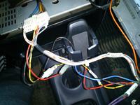 Jak podłączyć nowe głośniki na tylną półkę w samochodzie?