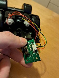 Inna - Nie działająca używana zabawka dziecka: poszukiwana pomoc w naprawie i identyfikacji kabla