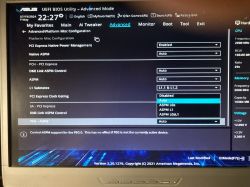 Zrzut ekranu z ustawień zaawansowanego trybu BIOS w ASUS UEFI BIOS Utility.