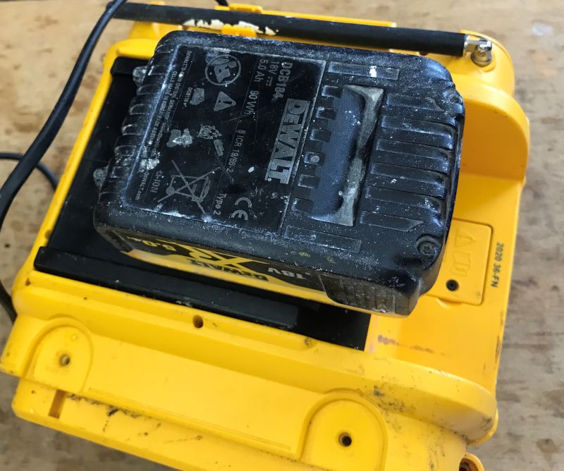 The inner workings and repair of the DeWalt DCR019 radio: a device for which spare parts are availab