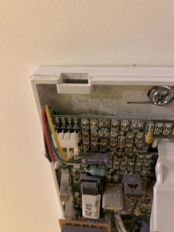 Automation of the Farfisa EX326 uniphone using a voltage-free Sonoff module Automation of the Farfisa EX326 uniphone using a voltage-free Sonoff module