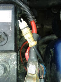 Rover 416 1.6 Si 1997 - Funkcja złącza obok akumulatora?