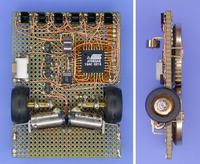 Malutki robot poruszający się wzdłuż linii