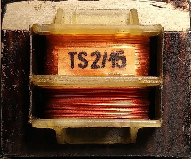 Transformator TS2/15 z bliska