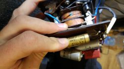 Naprawa pastucha Widonia - identyfikacja nieznanego elementu z oderwanym drucikiem