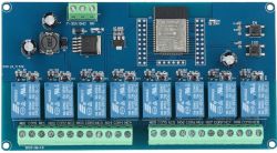 Płytka sterująca z ESP32 i ośmioma przekaźnikami na niebieskim PCB